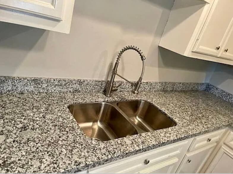 Building Photo - 804 Pearl St