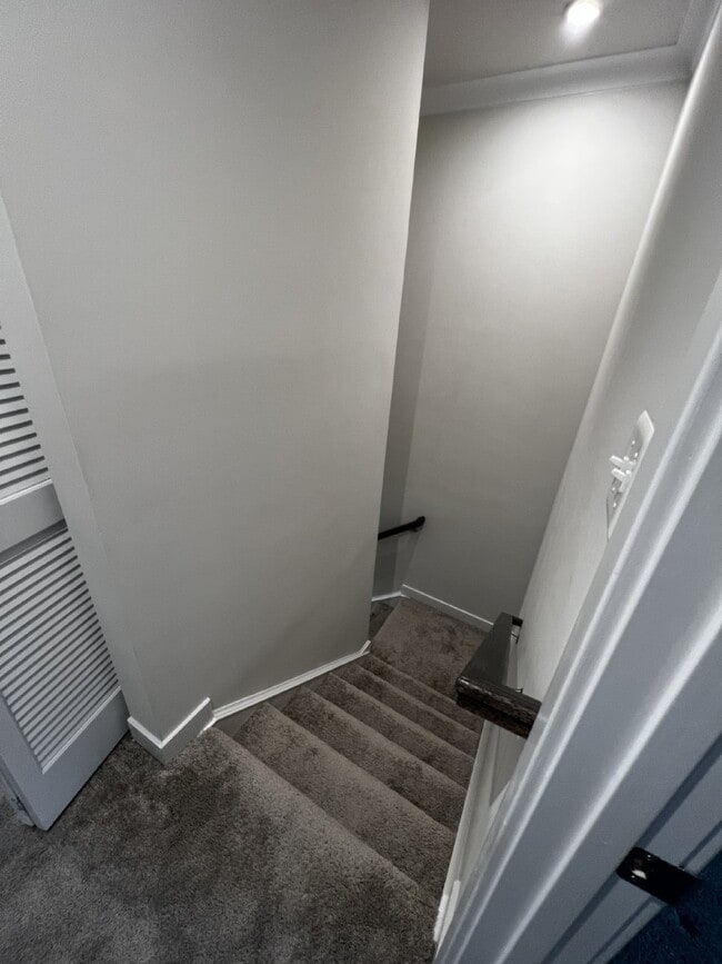 Building Photo - **Special Move-in Offer**  $500 off of the...