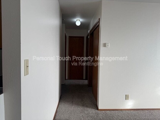 Building Photo - 301 6th St S