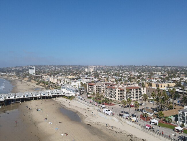 Building Photo - Nostalgic Studio steps away from the boardwalk and beach.