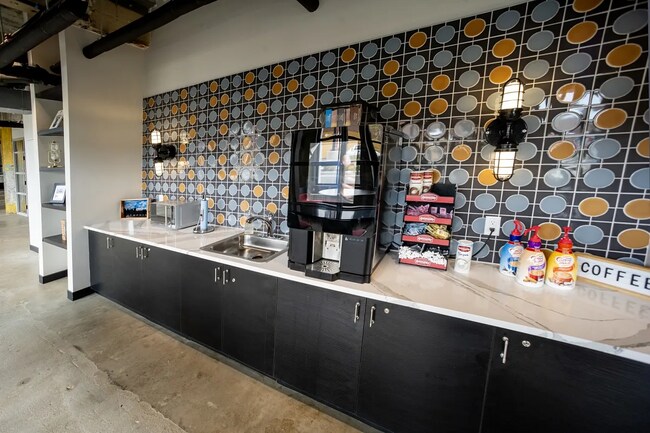 Building Photo - 711 N Front St