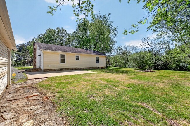 Building Photo - 4827 Bradyville Pike