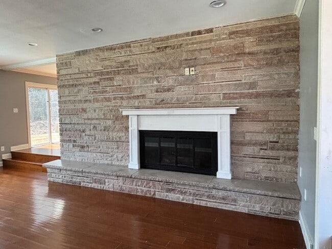 Building Photo - Available NOW! Gorgeous 3BR/2 BA Unit in Hastings!