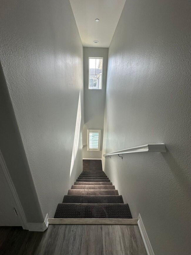 Building Photo - BAYSIDE LANDING - Available Now! 3-story t...