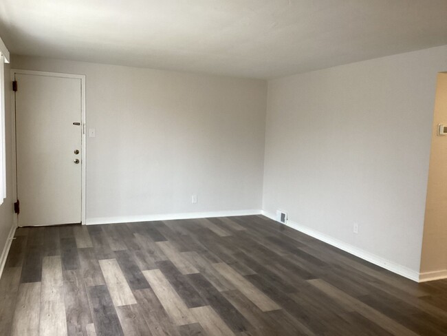 Building Photo - 2934 Clermont Ave