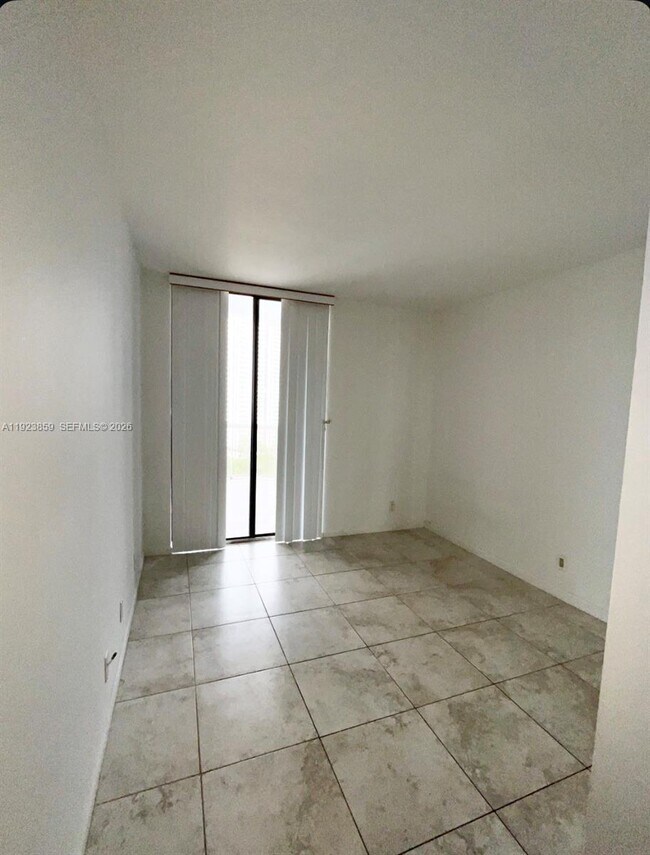 Building Photo - 3610 Yacht Club Dr