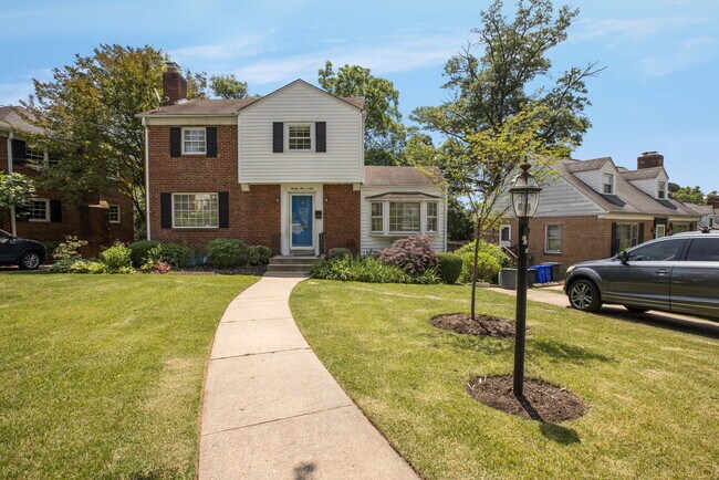 Building Photo - 2509 Crest Ave