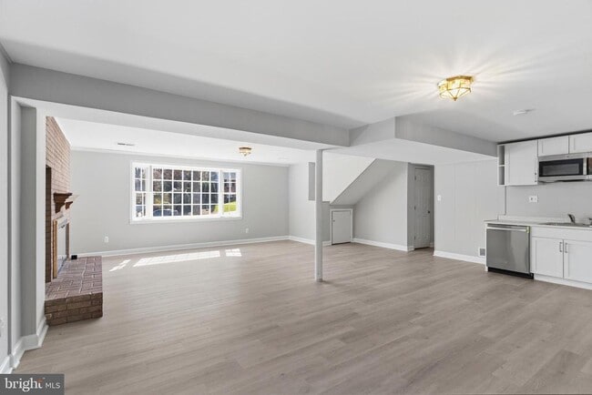 Building Photo - 9116 Hamilton Dr