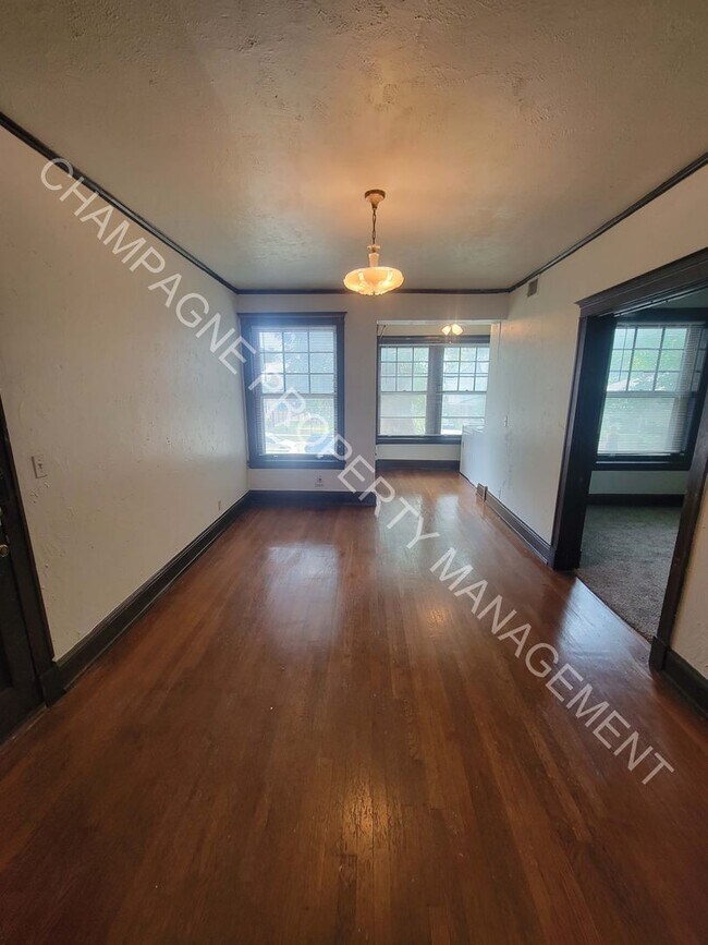 Building Photo - 620 W 39th Terrace