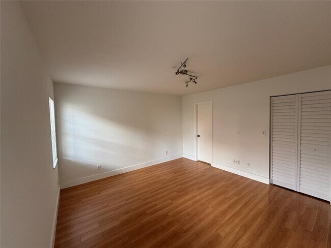Building Photo - 2388 NW 89th Dr