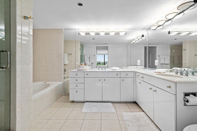 Building Photo - 250 S Ocean Blvd