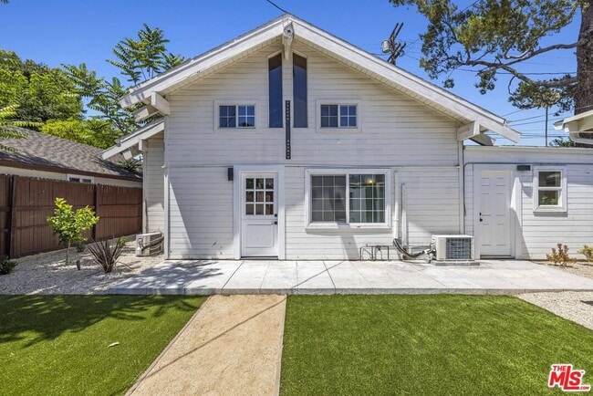 Primary Photo - 11149 Hortense St