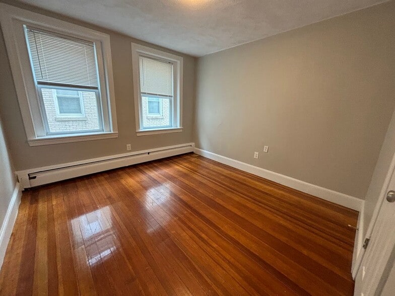 Interior Photo - 256 Washington