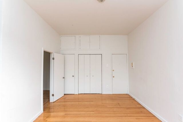 Building Photo - 730 W Cornelia Ave
