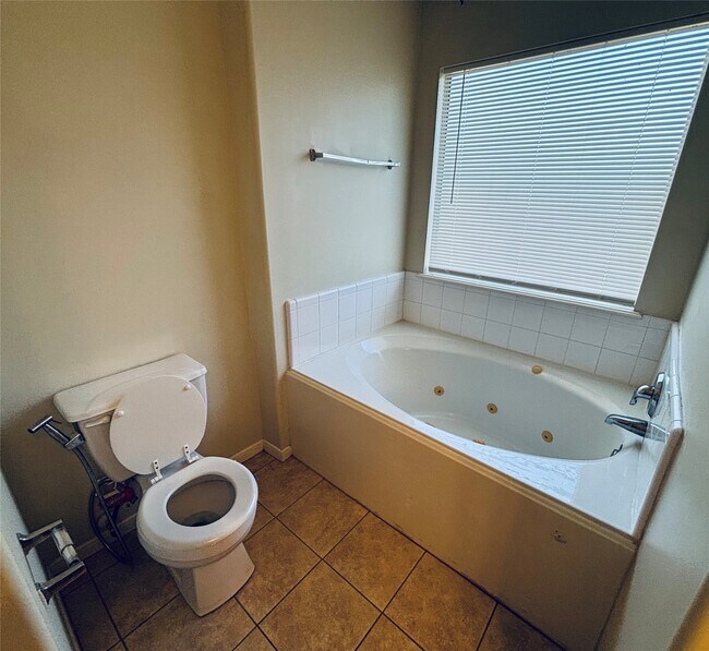 Building Photo - 6302 Ballina Meadows Ct