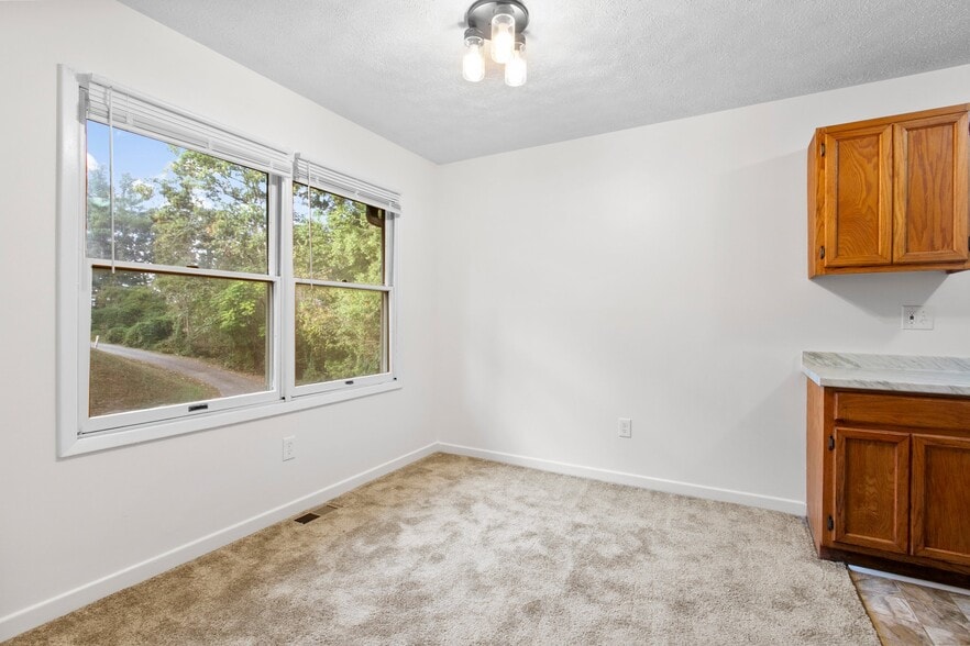 Building Photo - 3 W Rosecrest St