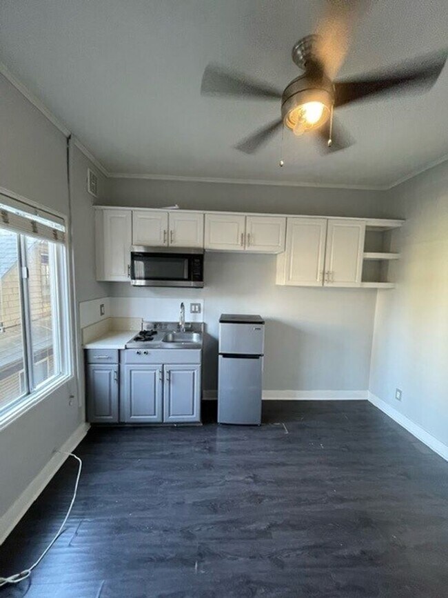 Interior Photo - 636 Chestnut Avenue