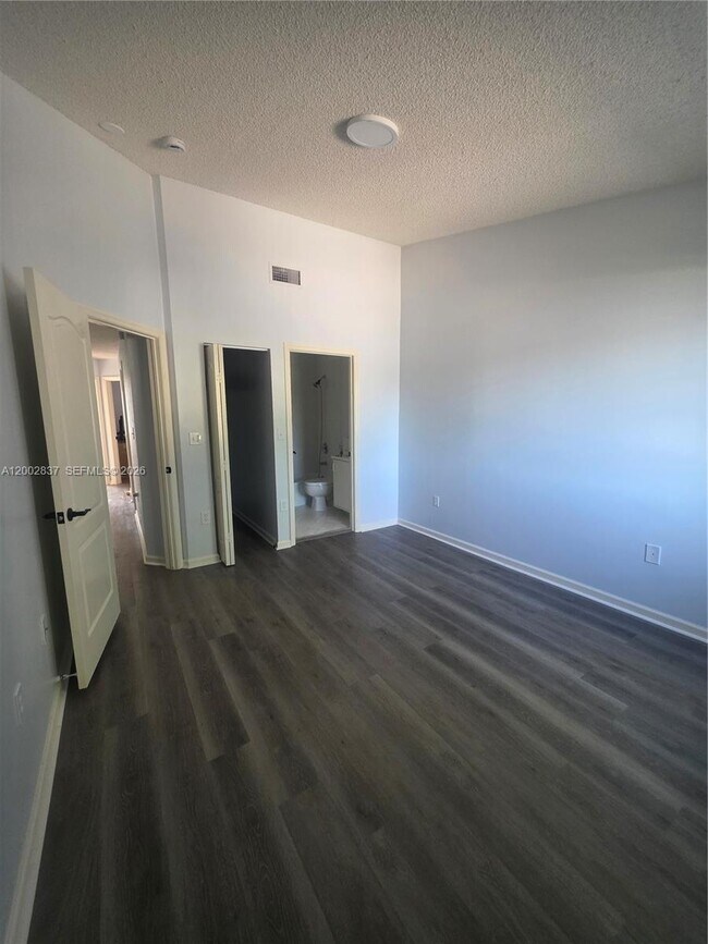 Building Photo - 14055 SW 120th Ct