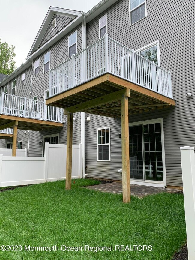 Building Photo - 302 Arose Ln
