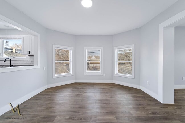 Building Photo - 403-405-405 S Elm St