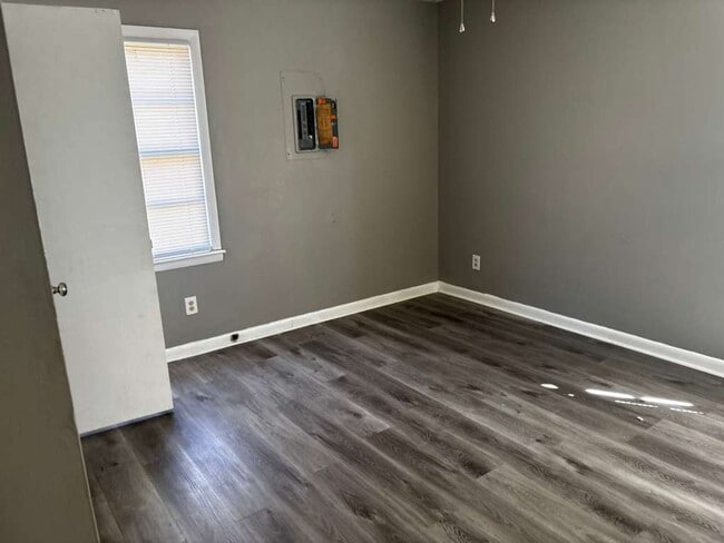 Building Photo - 6521 Cissna Dr