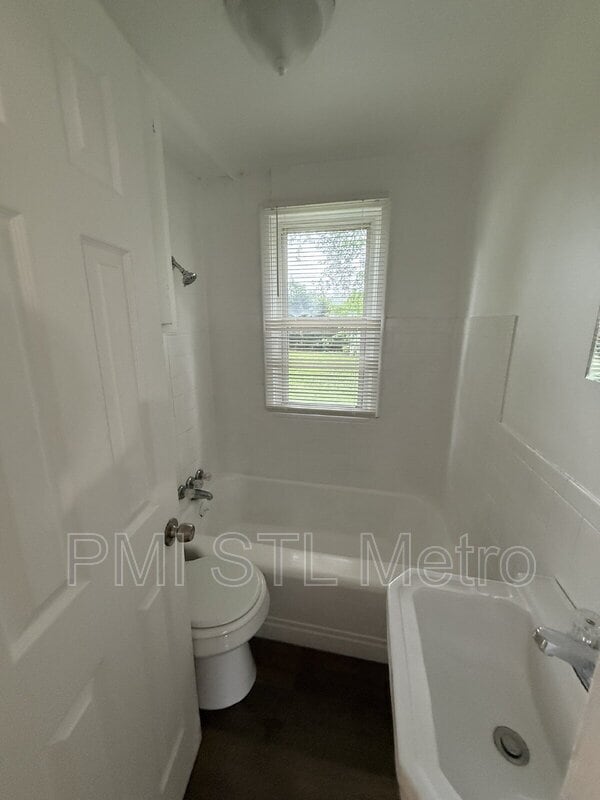 Building Photo - 240 Reasor Dr
