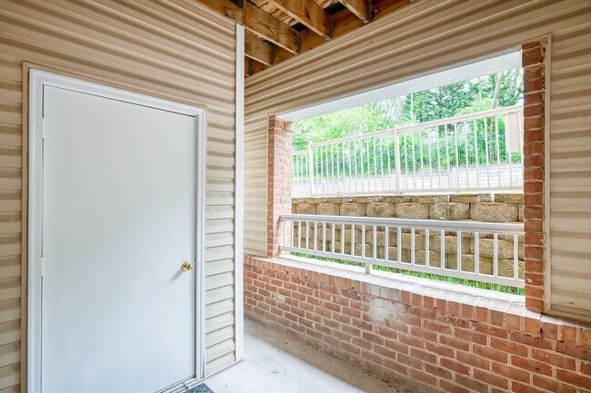 Building Photo - 400 Symphony Cir