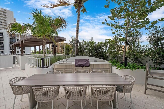 Building Photo - 900 N Ocean Blvd