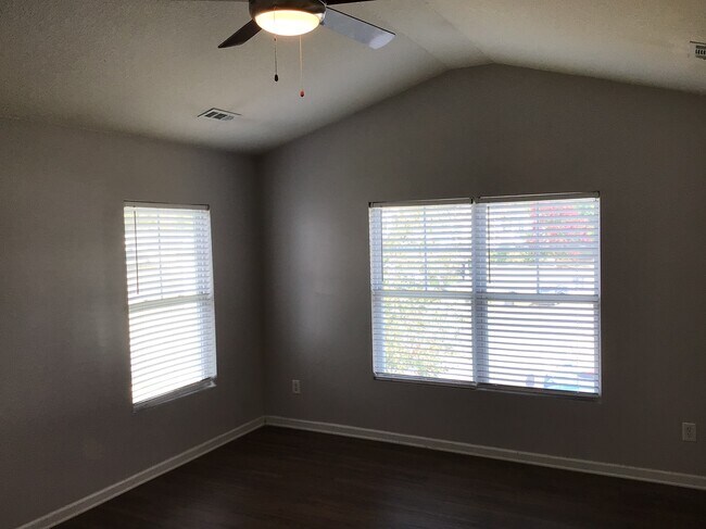 Building Photo - 2021 Sonoma Valley Drive