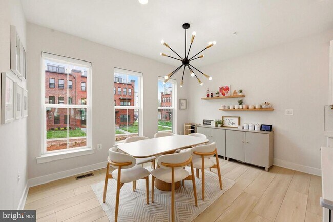 Building Photo - 22810 Tawny Pne Sq