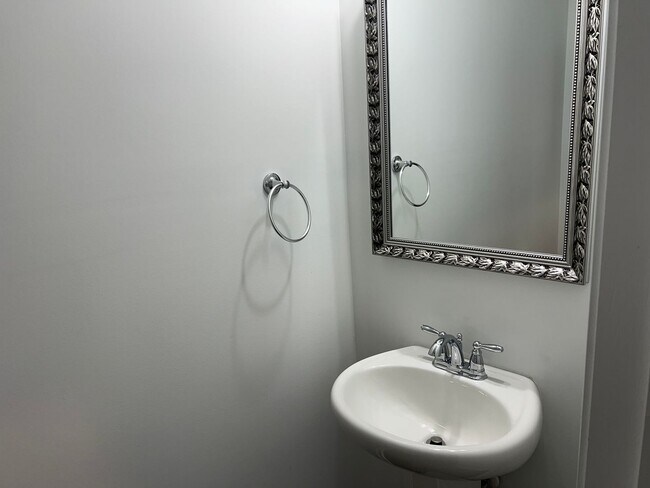 Building Photo - Four-Bedroom, Three-Bath, Unfurnished Hous...