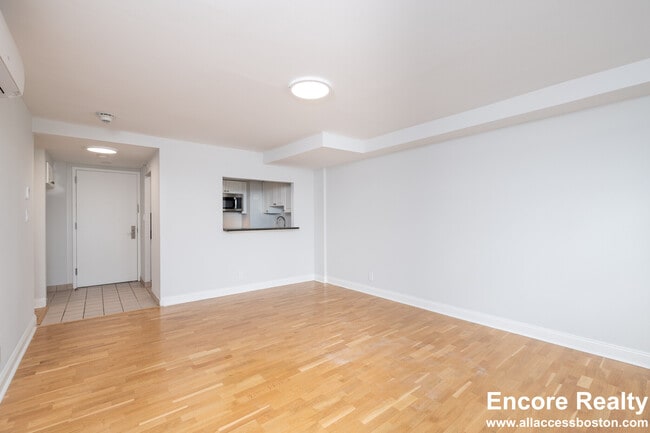 Building Photo - 1410 Columbia Rd