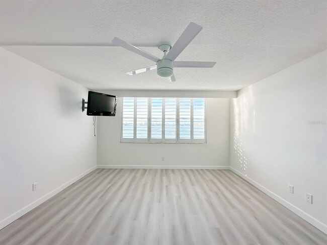 Building Photo - 7910 Sun Island Dr S