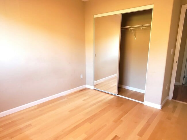 Building Photo - 10 Meritage Common