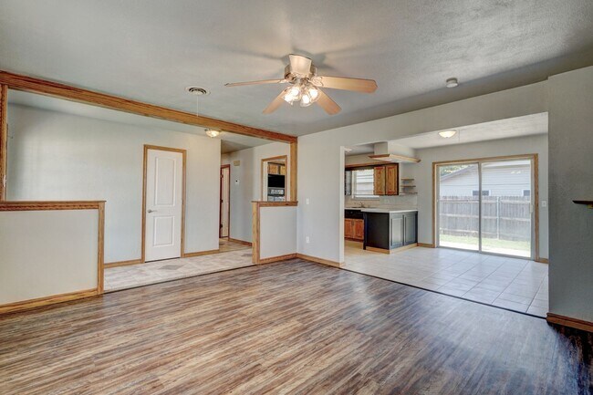 Building Photo - Nice 4 Bed 1.5 Baths Located near Tinker Diagonal