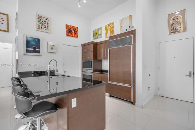 Building Photo - 475 Brickell Ave