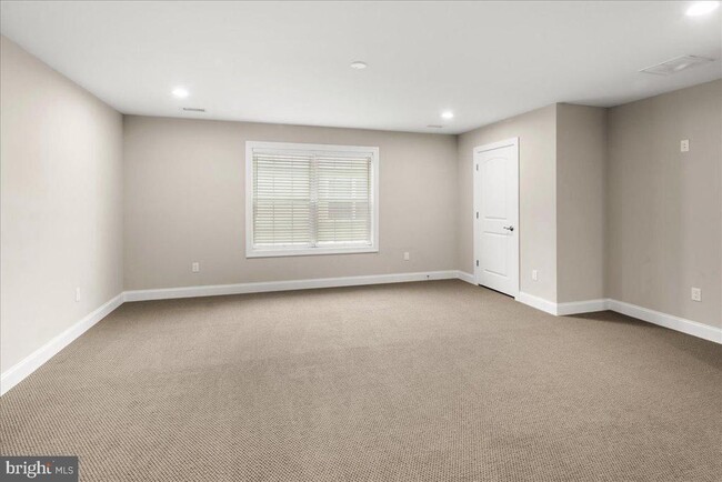 Building Photo - 48 Samjan Cir