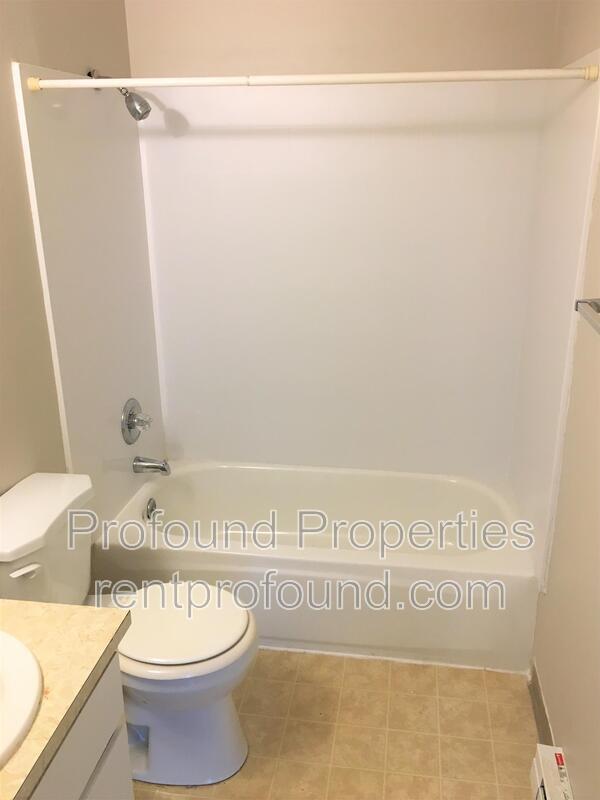 Building Photo - 221 SE 12th Ave