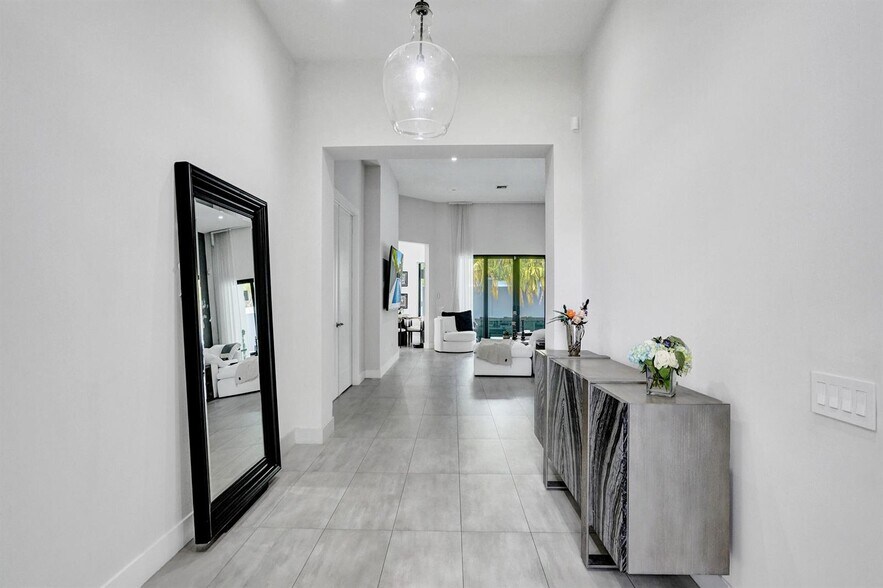 Building Photo - 5663 Brookfield Cir W