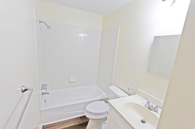 Building Photo - 401 Windridge Dr