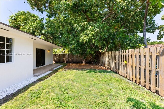 Building Photo - 3027 SW 24th St