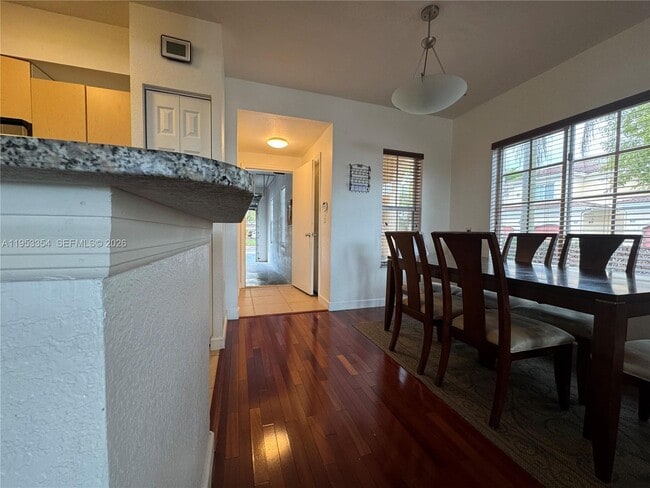 Building Photo - 2557 Centergate Dr