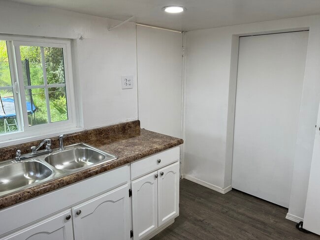 Building Photo - 1437 Highland Ave