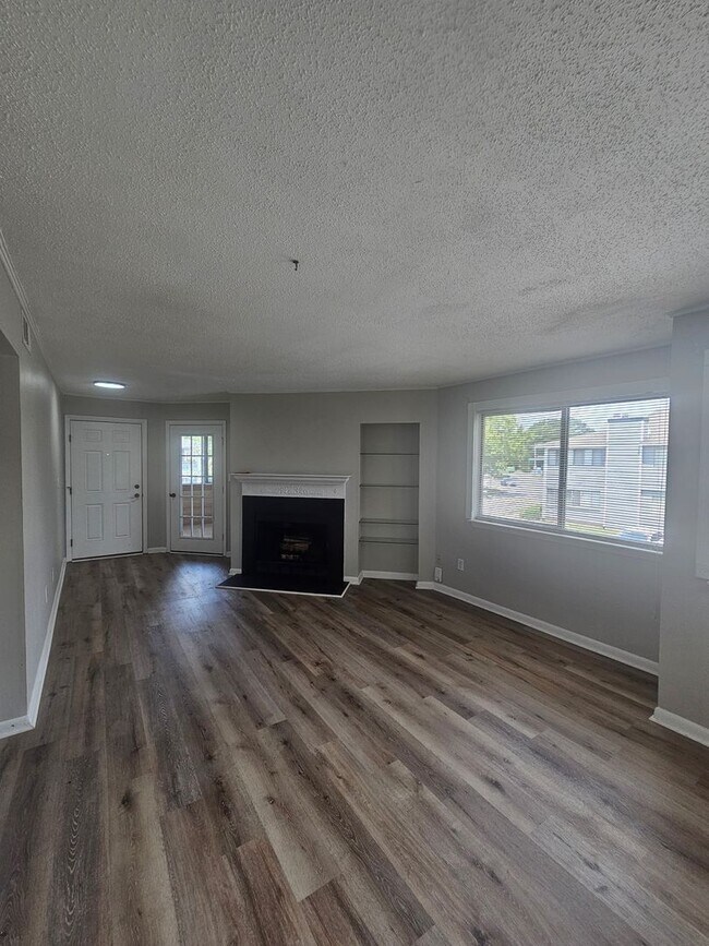 Building Photo - 526 Glenn Regis Way