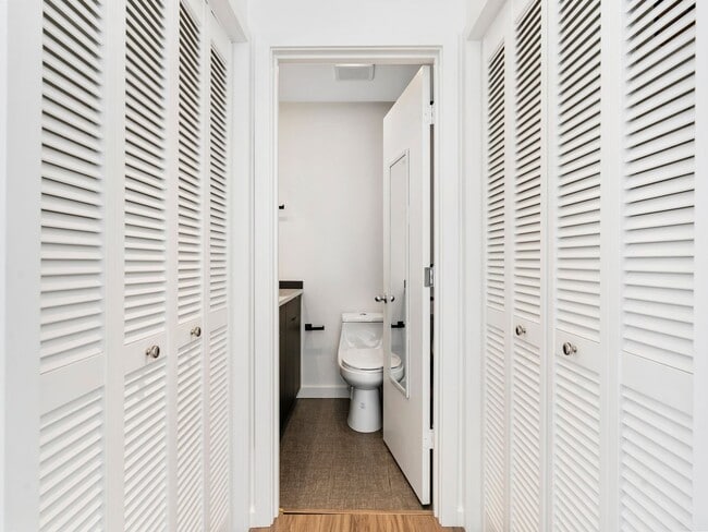 Building Photo - Fully renovated 2 level/2 bed/2 bath pearl...