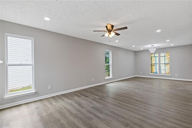 Building Photo - 1111 Pin Oak Dr