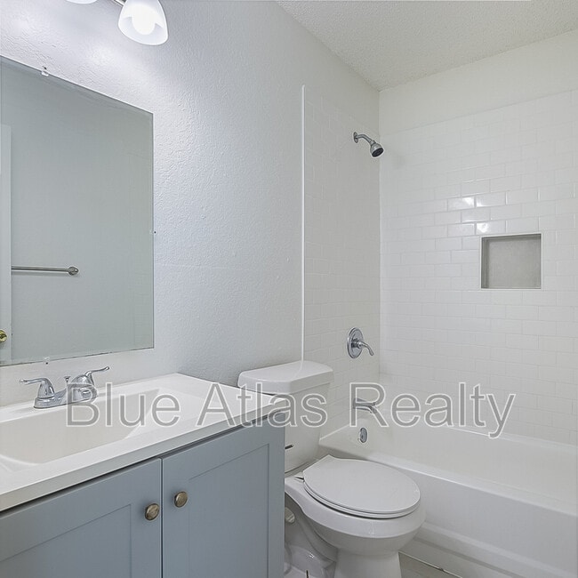 Building Photo - 8030 Cambridge Cir