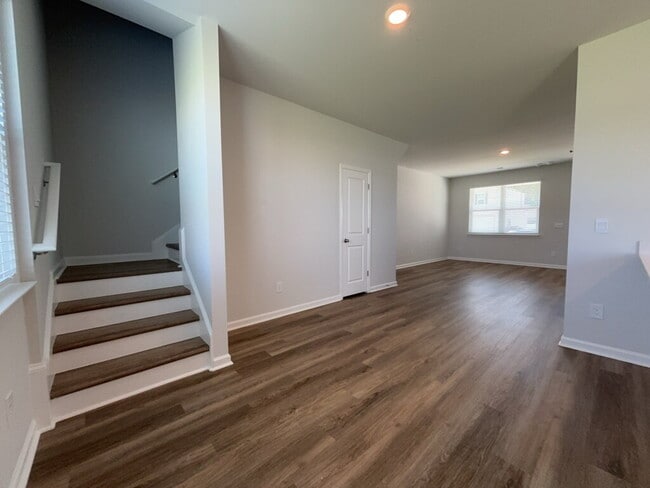 Building Photo - 306 Salvia St
