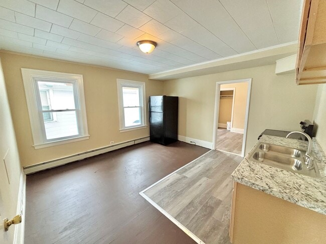 Building Photo - 133 Augustine St