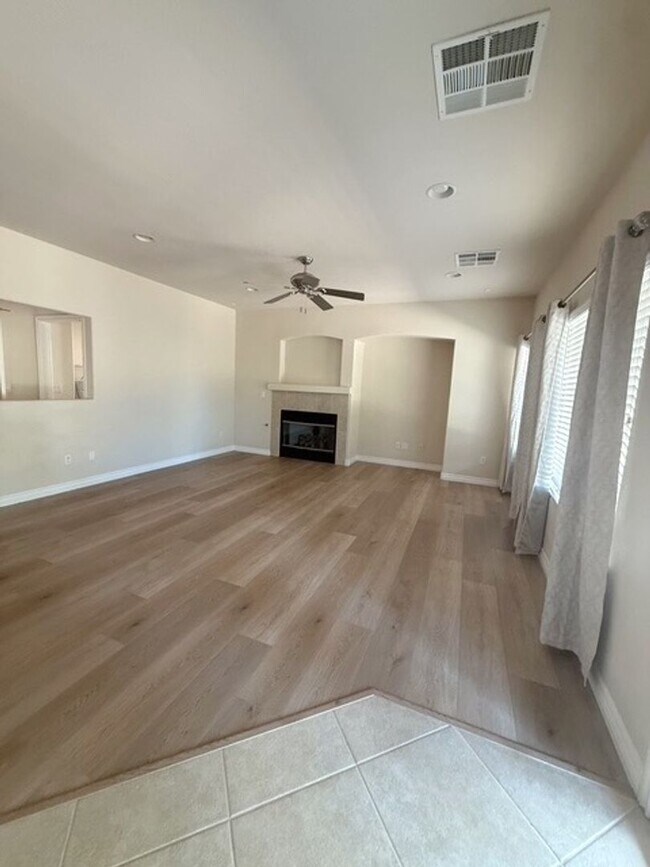 Building Photo - Summerlin Beauty! Gated. Newly installed f...